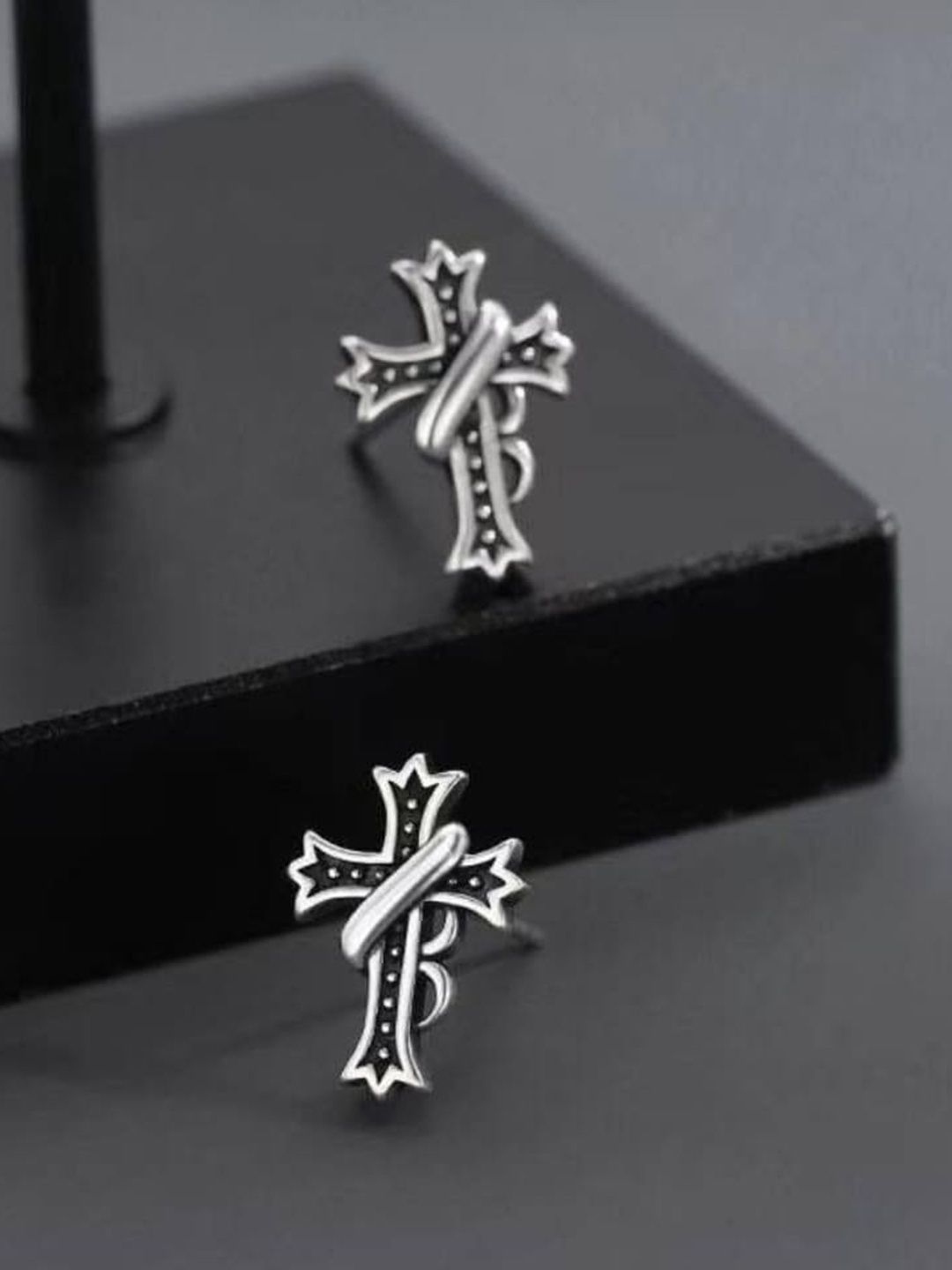 

SALTY Men Contemporary Studs Earrings, Silver