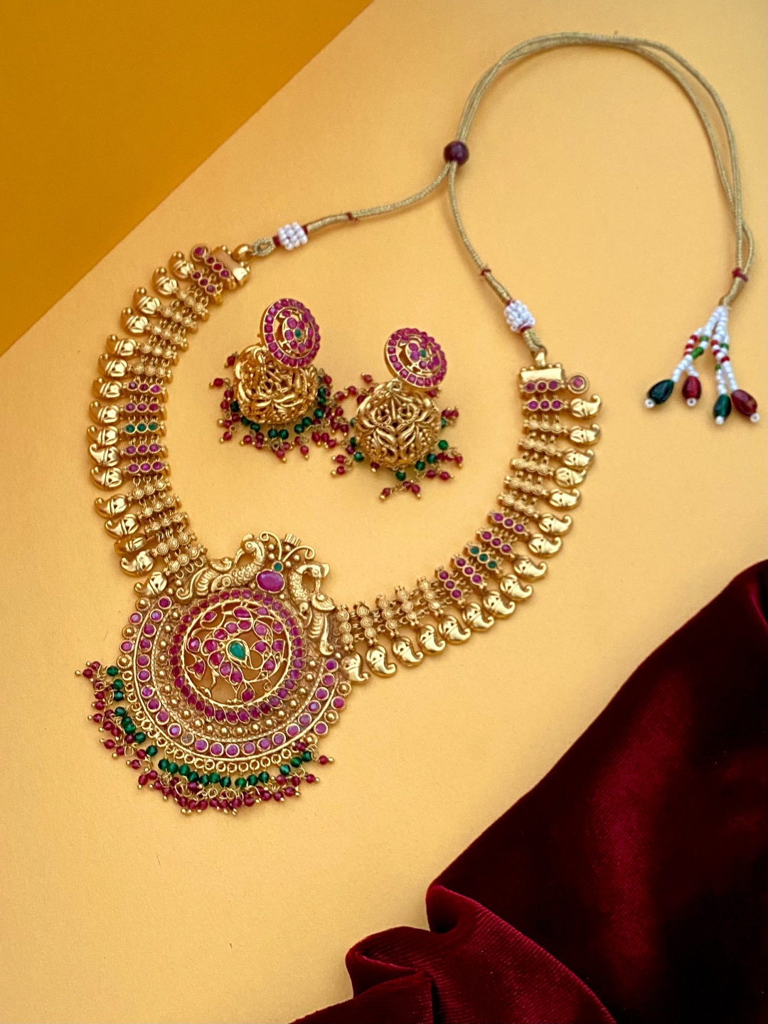 

Pihtara Jewels Gold-Plated Stone-Studded & Beaded Jewellery Set