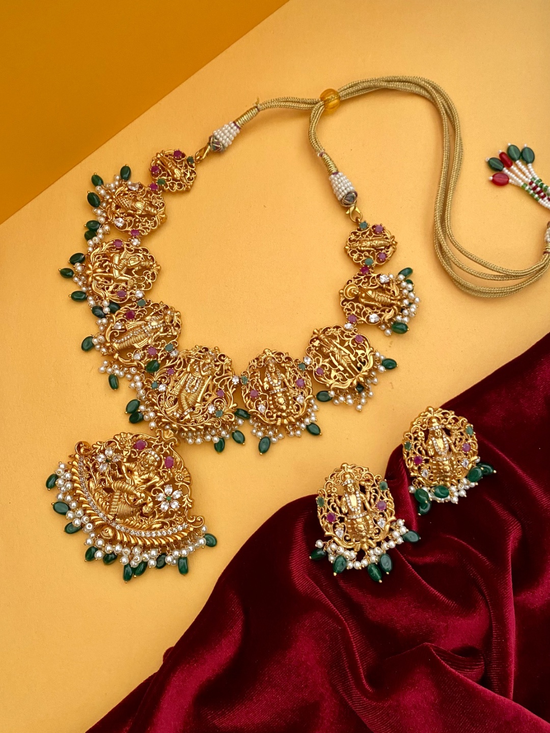 

Pihtara Jewels Gold-Plated Stone-Studded & Beaded Dashavatar Jewellery Set