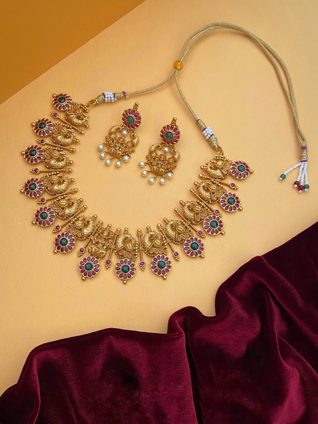 

Pihtara Jewels Gold-Plated Stone-Studded & Pearl Beaded Jewellery Set