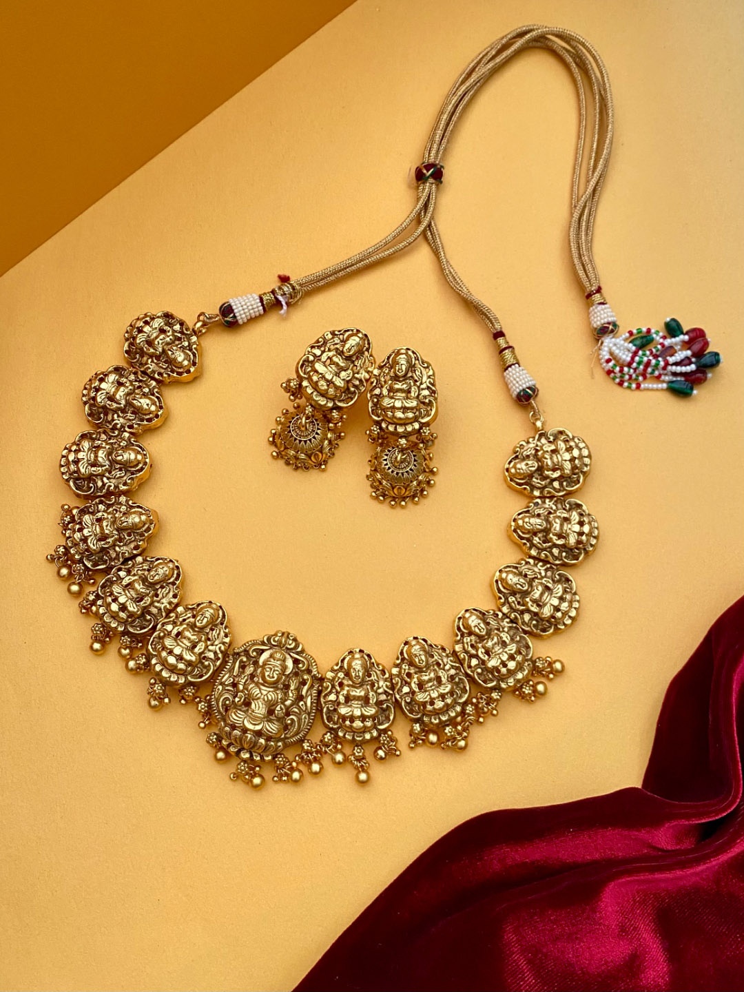 

Pihtara Jewels Gold-Plated Temple Jewellery Set