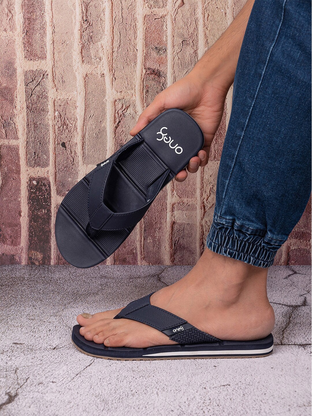 

One8 Men Textured Anti-Skid Bounce Back Mid-Sole Water-Resistant Thong Flip-Flops, Navy blue