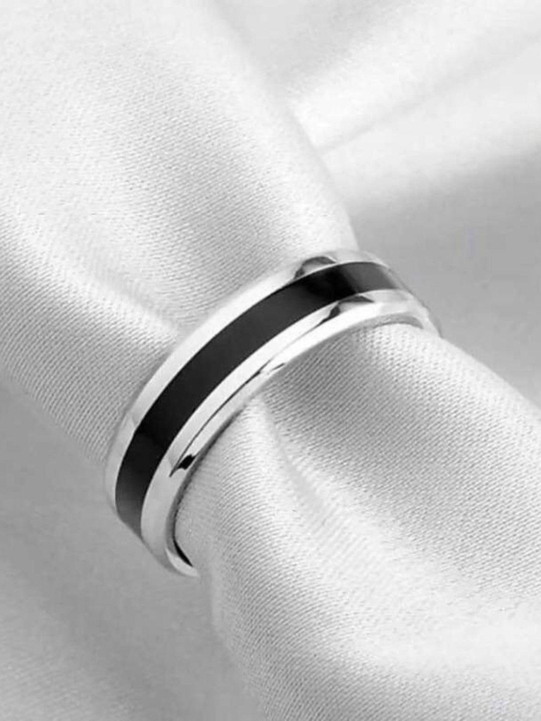 

VIEN Silver-Plated Stainless Steel Band Ring