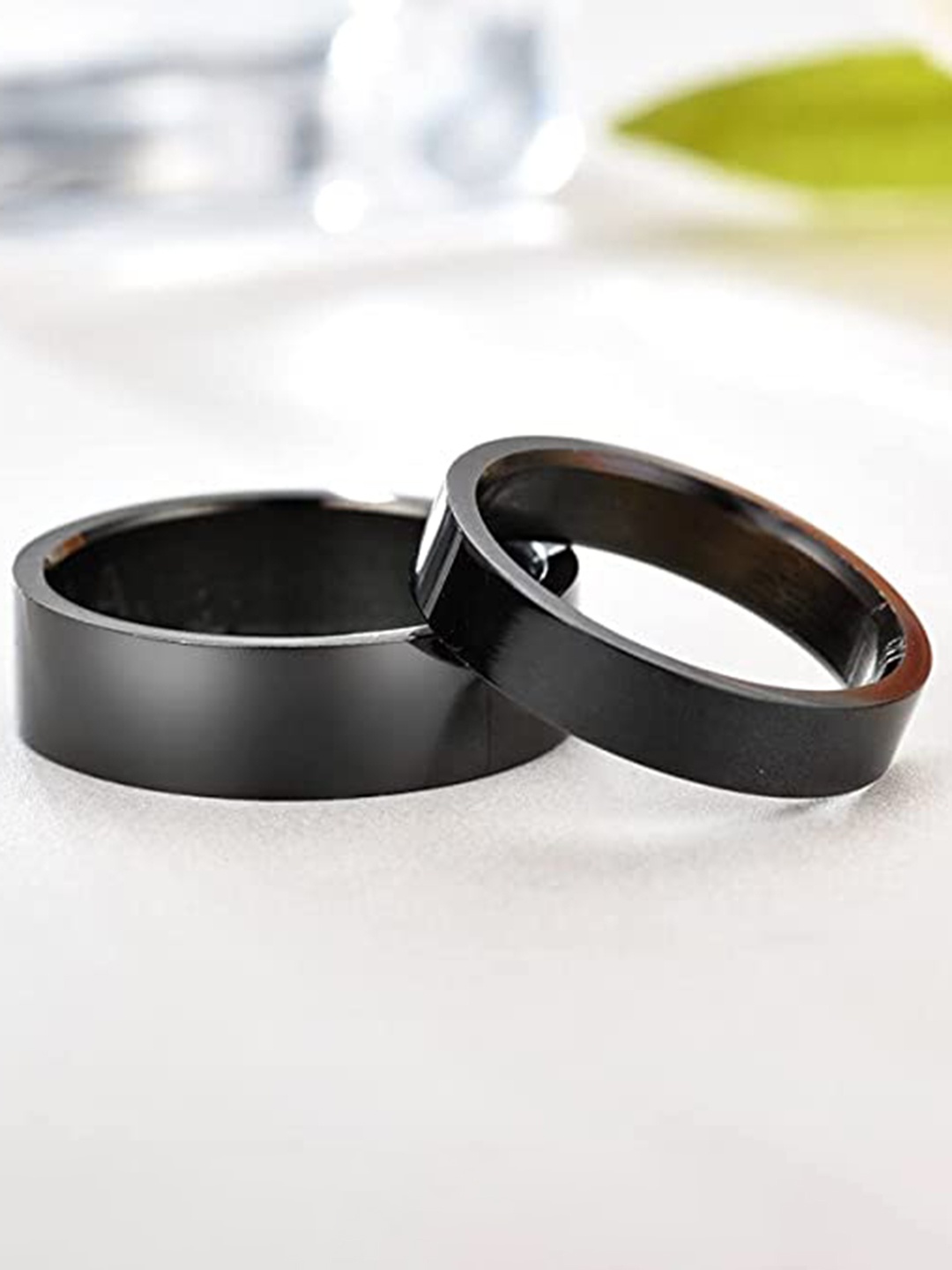 

VIEN Set Of 2 Stainless Steel Couple Rings, Black
