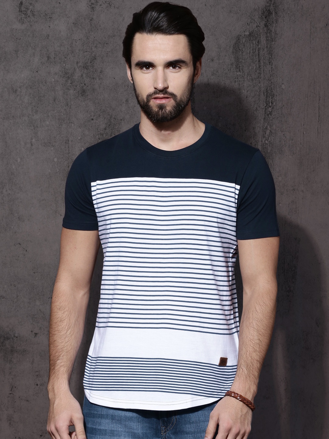 

Roadster Men Navy White Striped Cotton Pure Cotton T-shirt, Navy blue