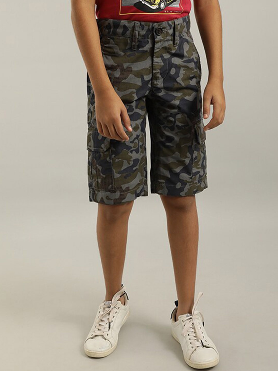 

Indian Terrain Boys Camouflage Printed Pure Cotton Cargo Shorts, Grey