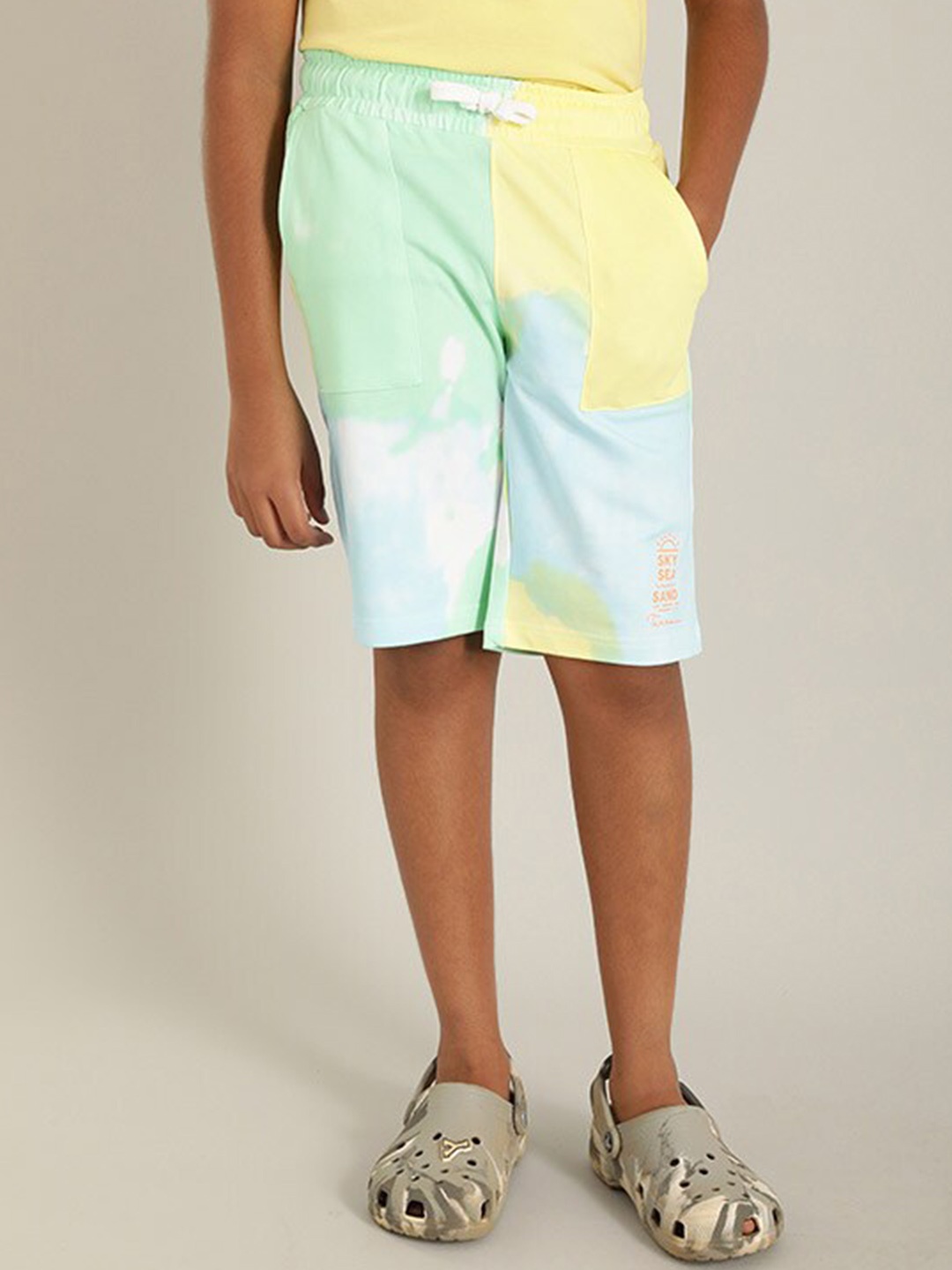 

Indian Terrain Boys Colourblocked Pure Cotton Outdoor Shorts, Yellow