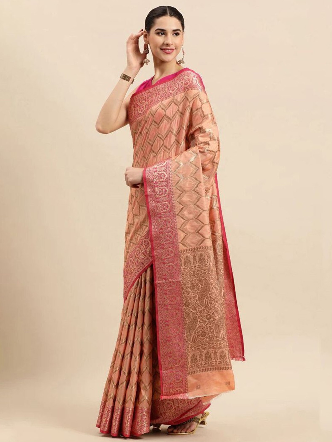 

Mitera Coral & Gold-Toned Woven Design Zari Silk Blend Banarasi Saree