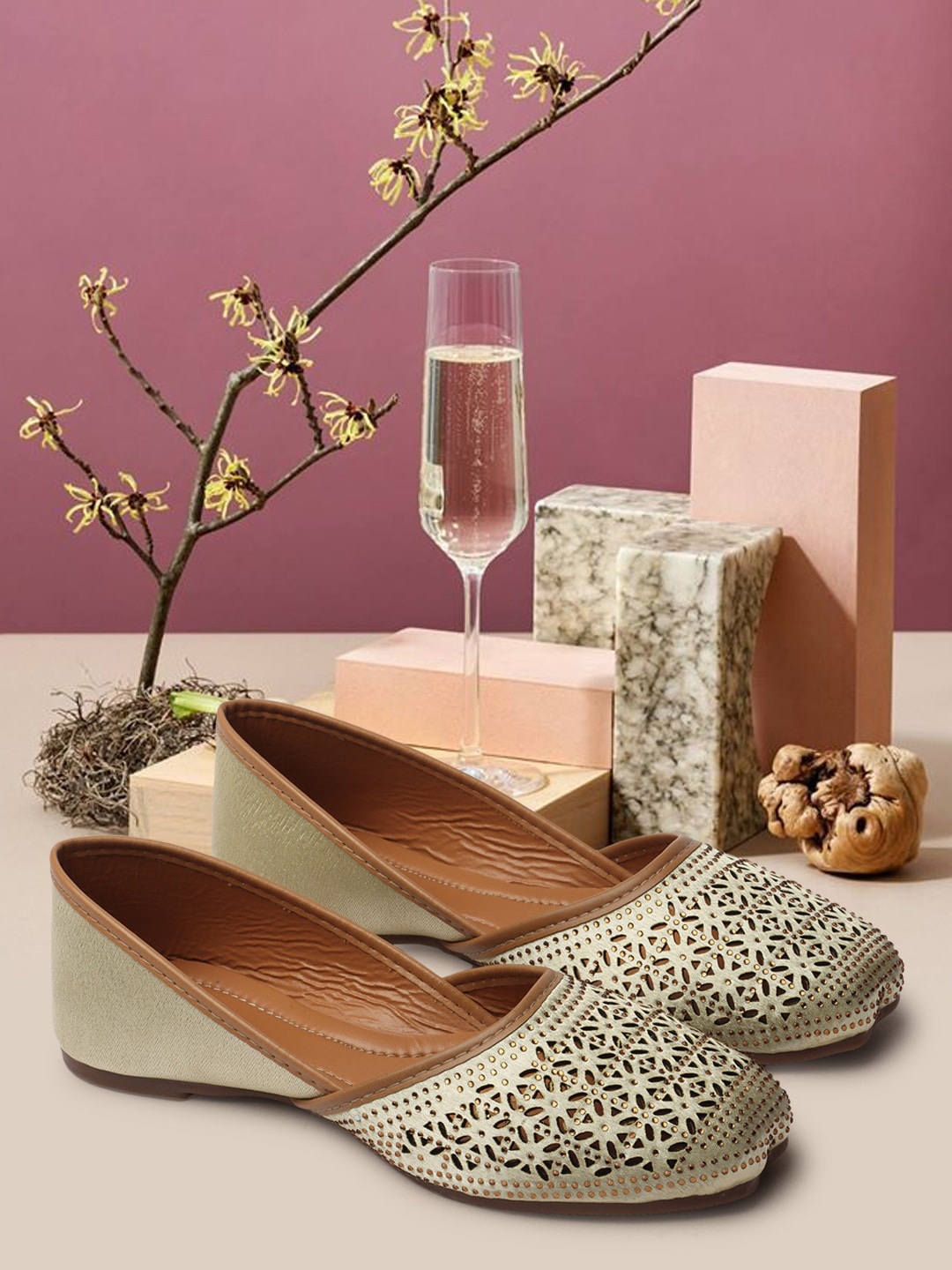 

TWIN TOES Laser Cut Embellished Mojaris, Cream