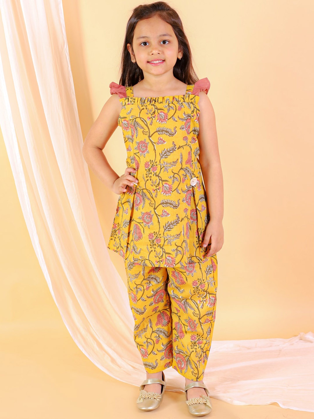 

BAESD Girls Floral Printed Regular Pure Cotton Kurti With Trousers, Yellow