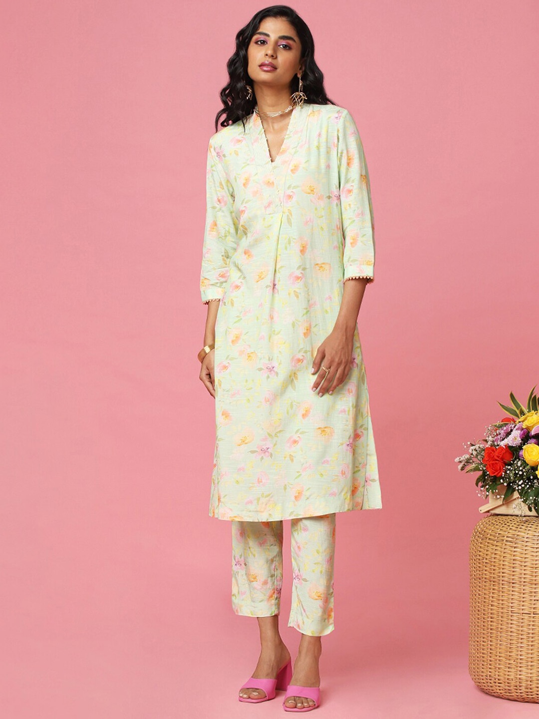

Marigold Lane Floral Printed Kurta With Trousers, Green