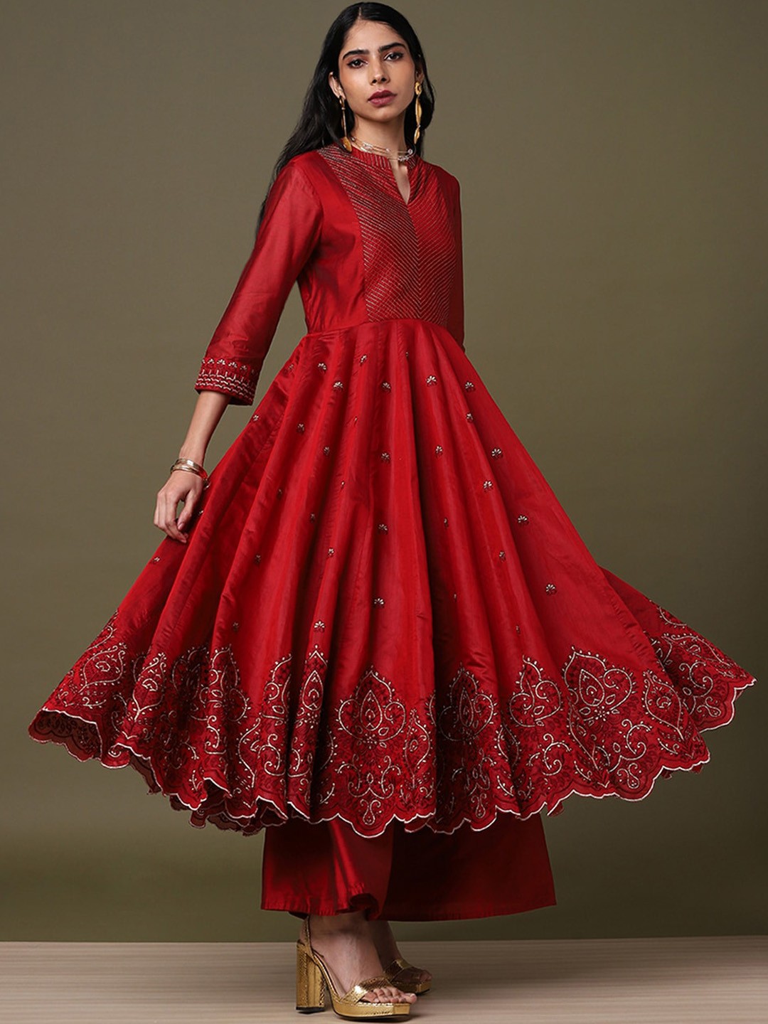 

Marigold Lane Floral Embroidered Regular Chanderi Silk Kurta With Trousers & Dupatta, Red