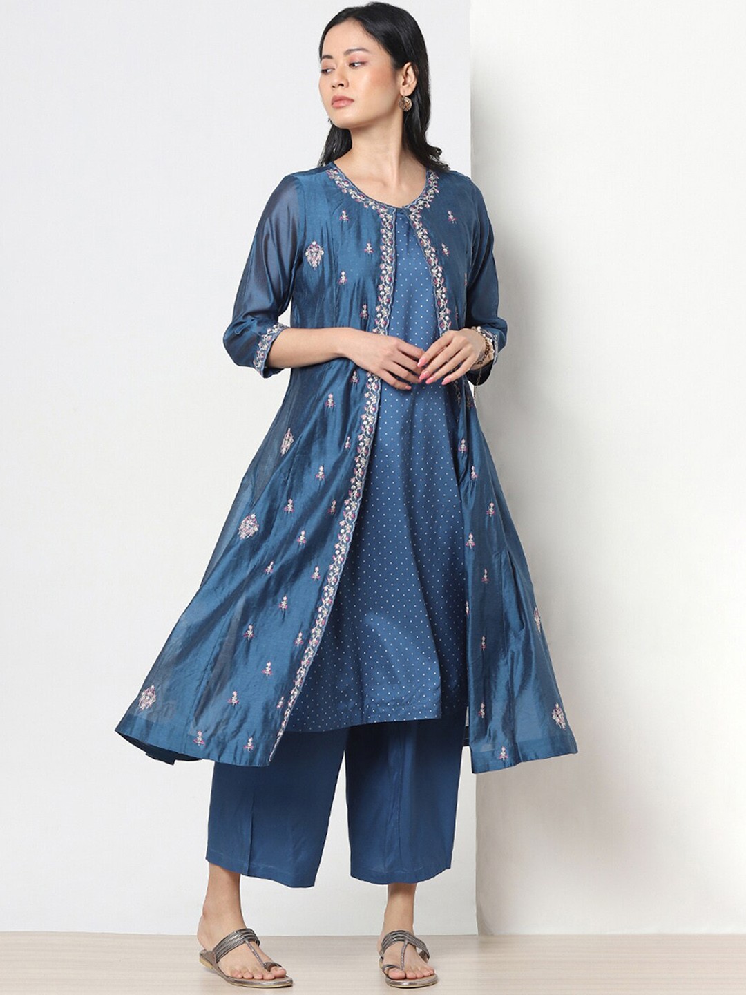 

Marigold Lane Printed Regular Chanderi Silk Kurta with Trousers, Blue