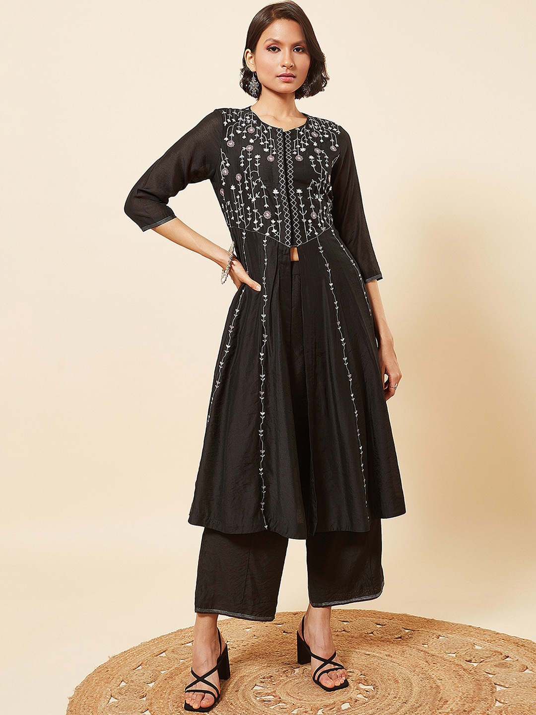 

Marigold Lane Floral Embroidered A-Line Chanderi Silk Kurta With Palazzos, Black