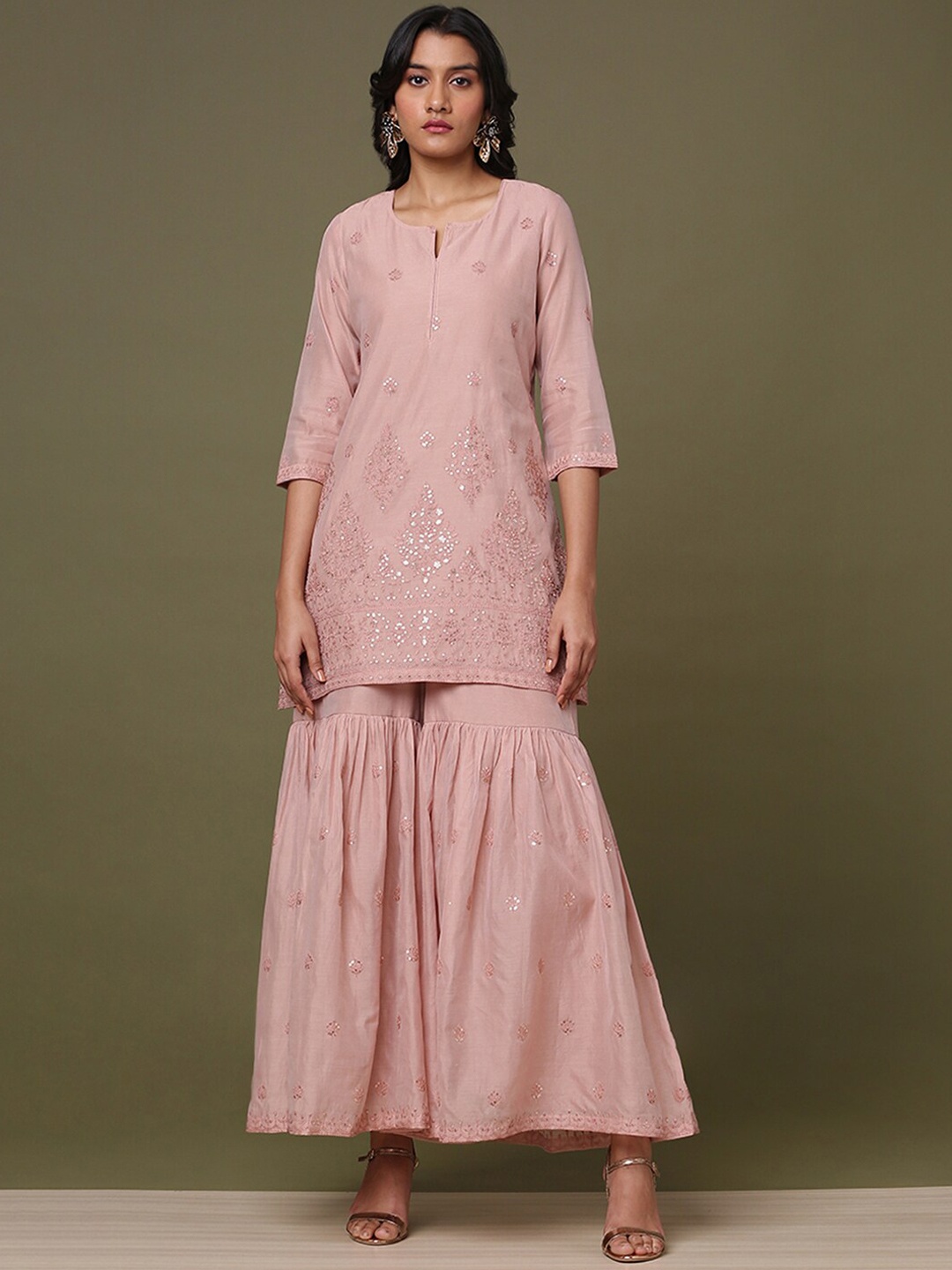 

Marigold Lane Floral Embroidered Sequinned Chanderi Silk Kurta with Sharara, Peach