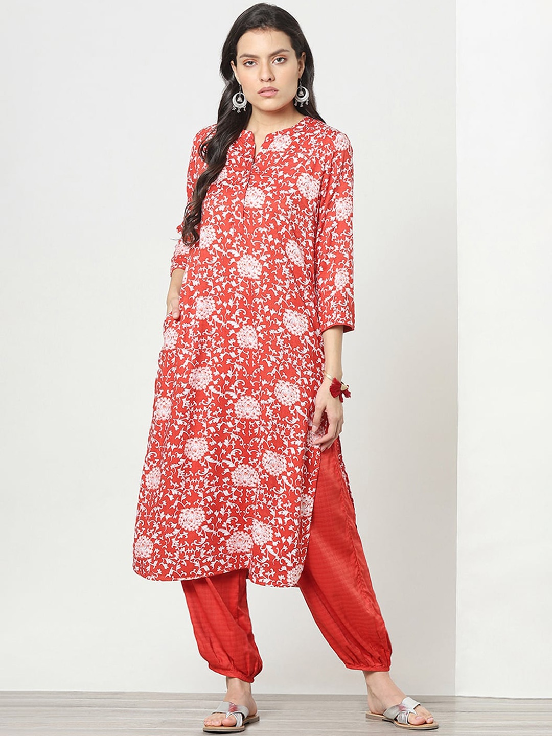 

Marigold Lane Floral Printed Regular Kurta With Salwar, Maroon