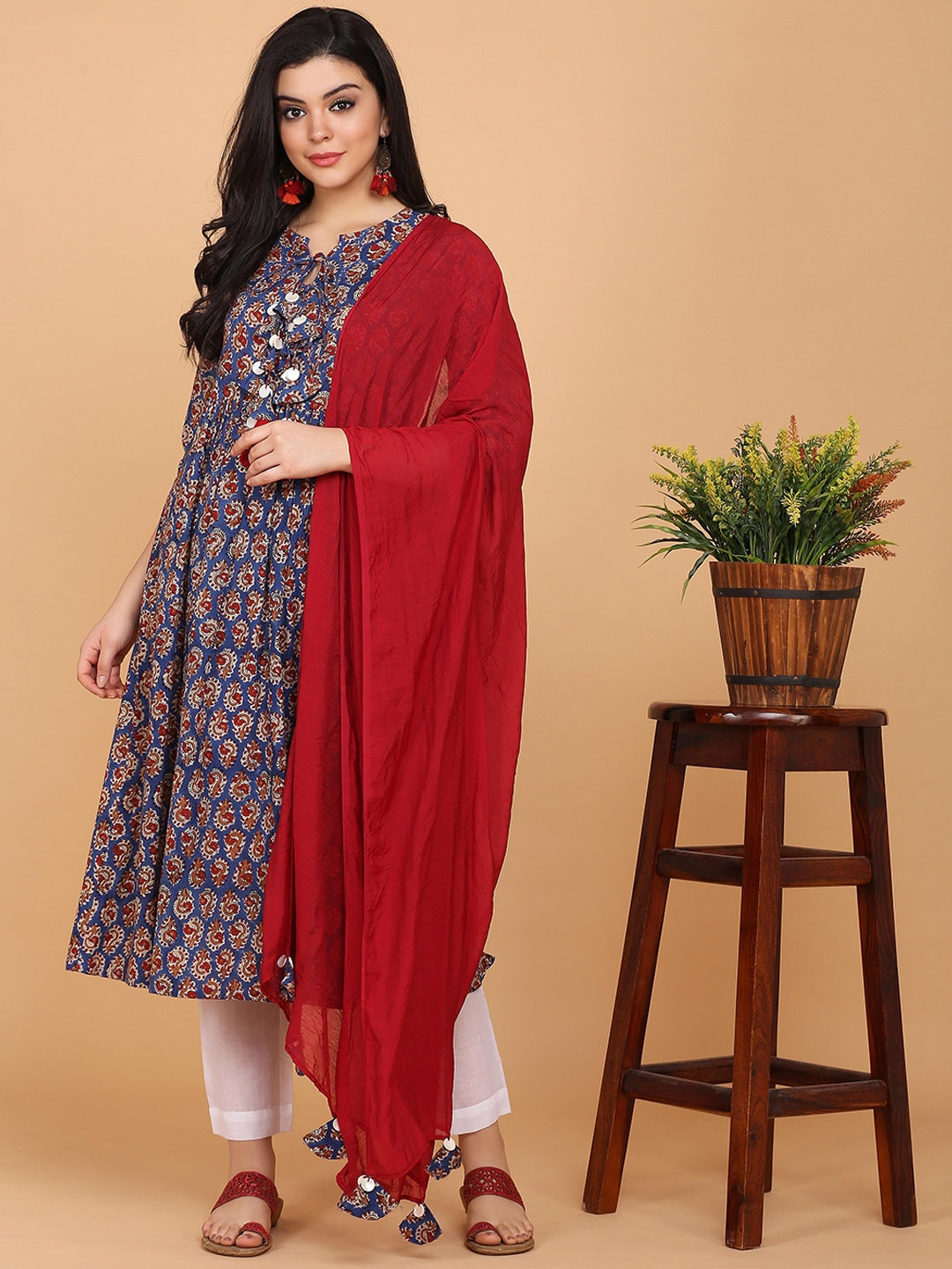 

Saanjh Tie Up Neck Ethnic Motifs Printed Pure Cotton Kurta with Palazzos & With Dupatta, Navy blue