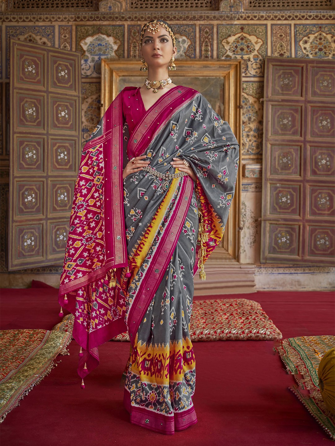 

elora Ethnic Motifs Printed Pure Silk Pochampally Saree, Grey