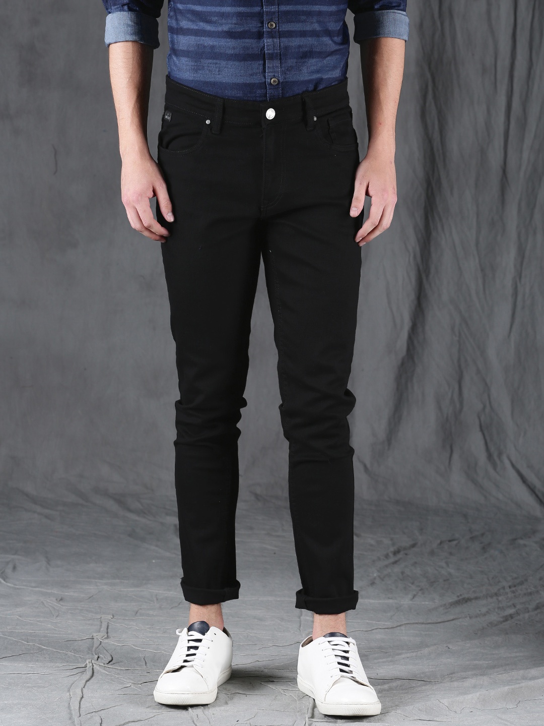 

WROGN Men Black Slim Fit Mid-Rise Clean Look Stretchable Jeans