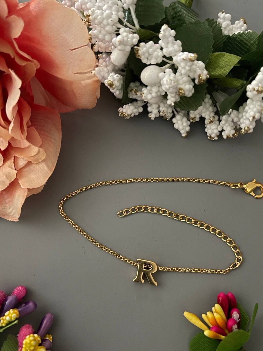 

Digital Dress Room Gold-Plated Letter R Alphabet Bracelet Rakhi