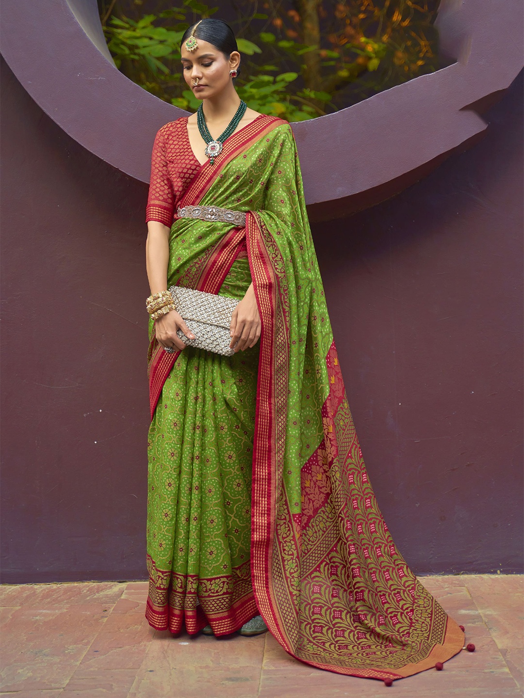 

elora Paisley Woven Design Zari Pure Silk Bandhani Saree, Green
