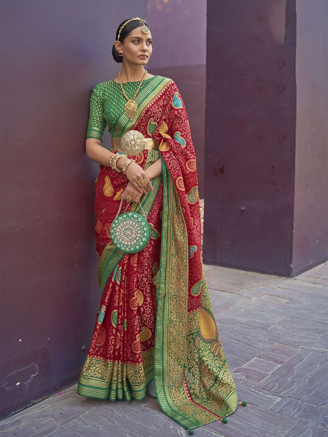 

elora Red & Green Paisley Zari Pure Silk Bandhani Saree