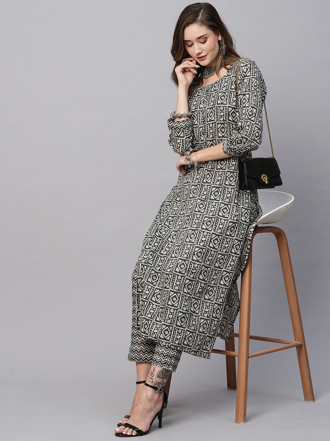 

KALINI Ethnic Motifs Printed Straight Kurta With Trousers, Black