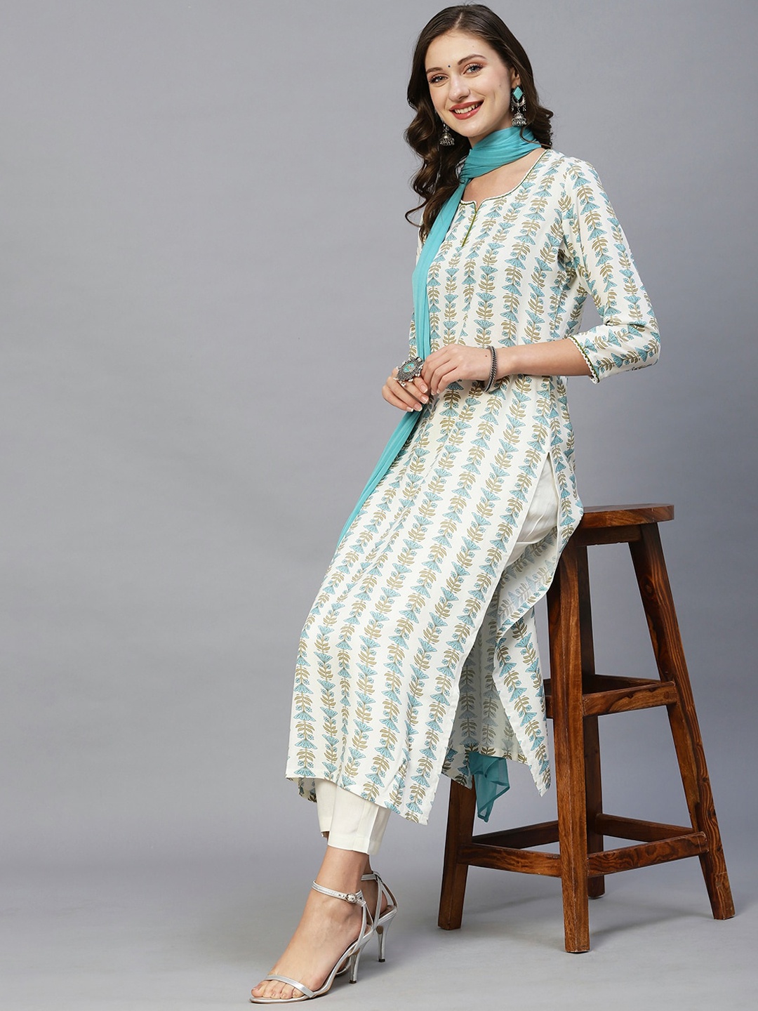 

KALINI Floral Printed Kurta with Trousers & With Dupatta, Turquoise blue