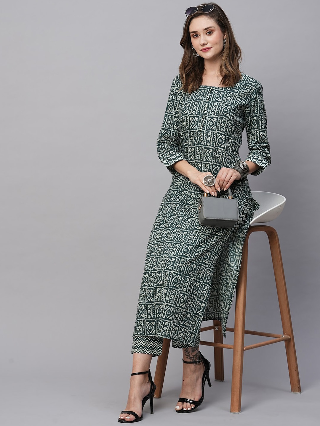 

KALINI Ethnic Motifs Printed Regular Kurta With Trousers, Green