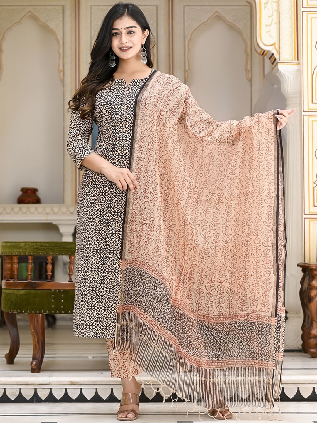 

KALINI Women Floral Printed Regular Kurta With Trousers & Dupatta, Black