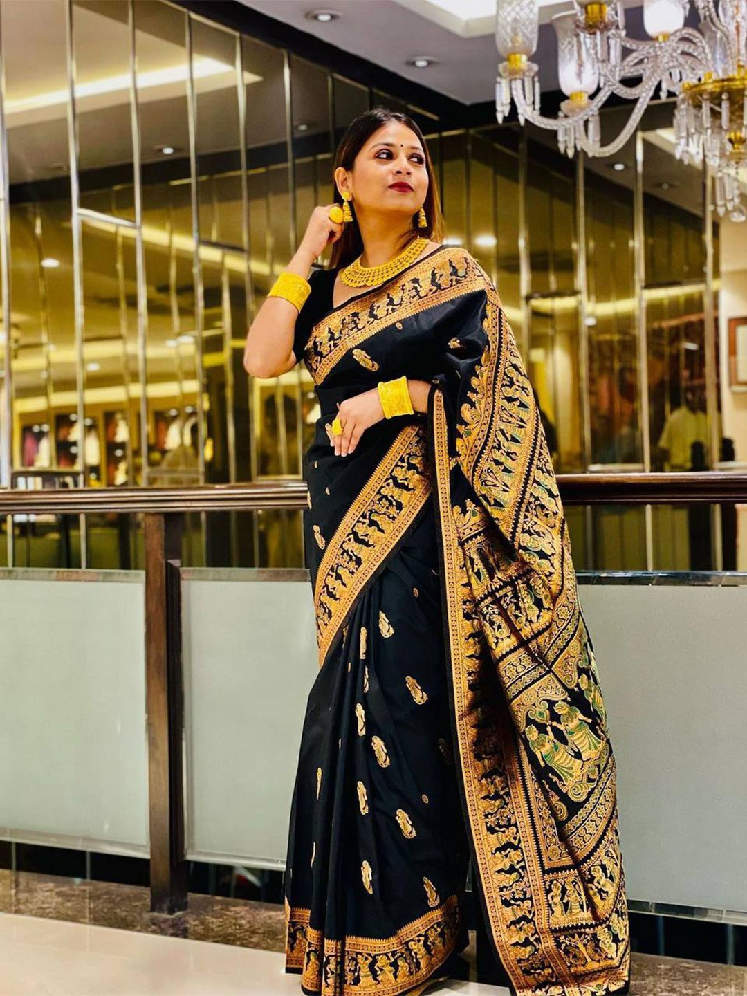 

AVANTIKA FASHION Ethnic Motifs Woven Design Zari Pure Silk Kanjeevaram Saree, Black