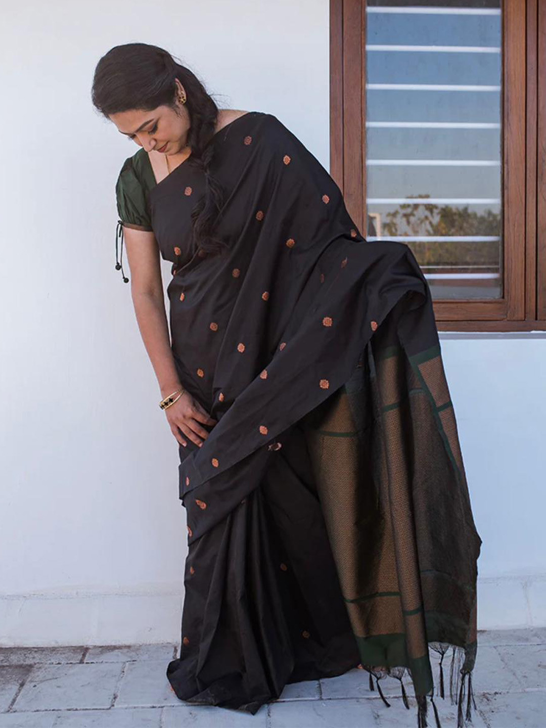 

AVANTIKA FASHION Printed Pure Silk Kanjeevaram Saree, Black