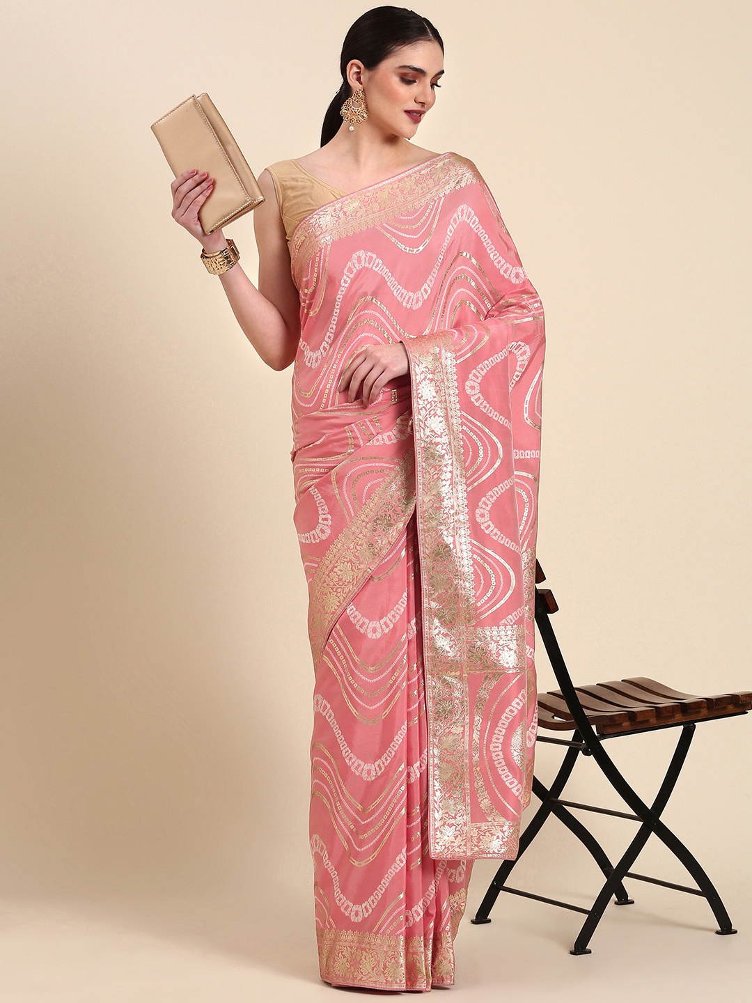 

AYKA CLOTHINGS Woven Design Zari Saree, Pink