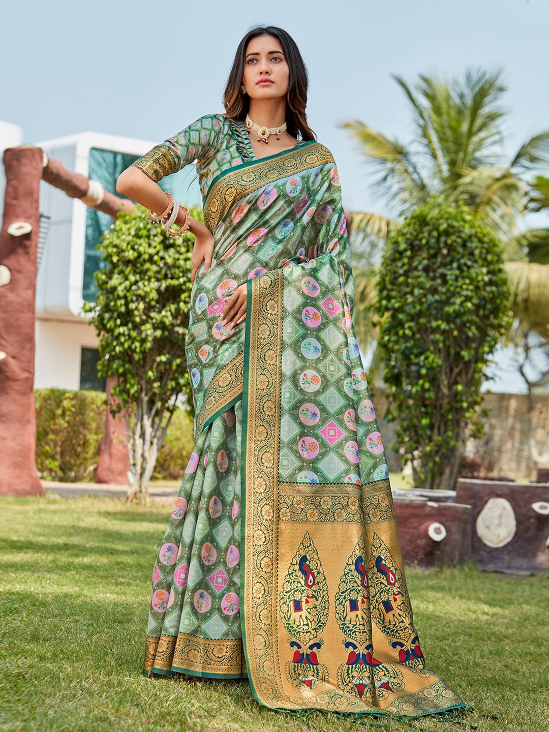 

Mitera Woven Design Zari Pure Silk Saree, Olive
