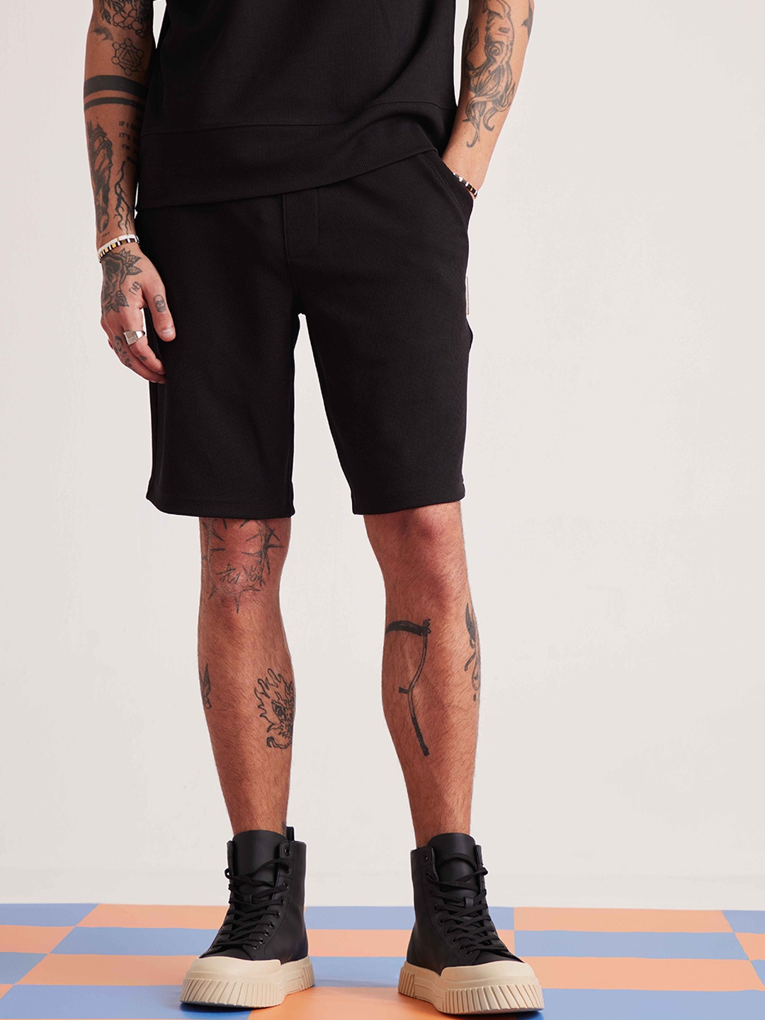 

Muvazo Men Mid-Rise Cotton Shorts, Black