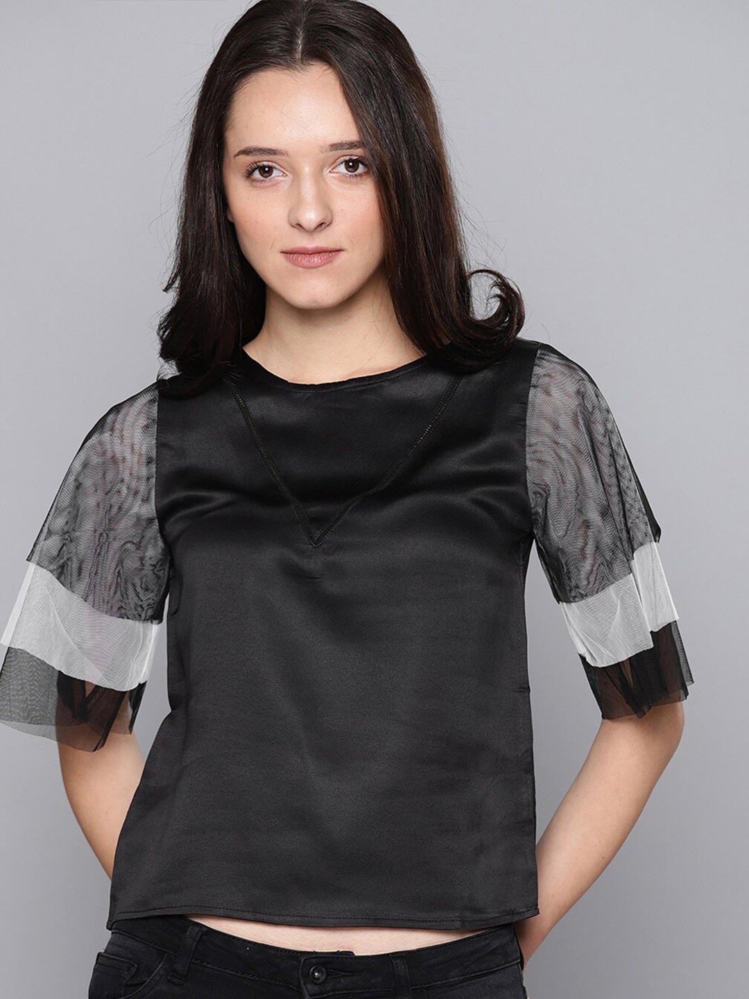 

Mast & Harbour Black Round Neck Bell Sleeeves Crop Top