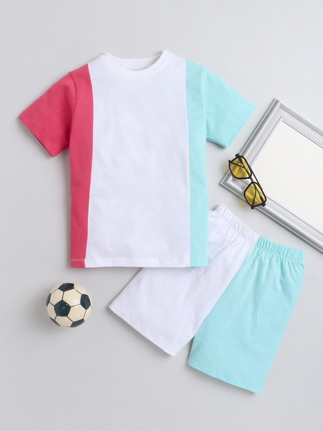 

Little Angels Boys Colourblocked Pure Cotton T-shirt With Shorts, White