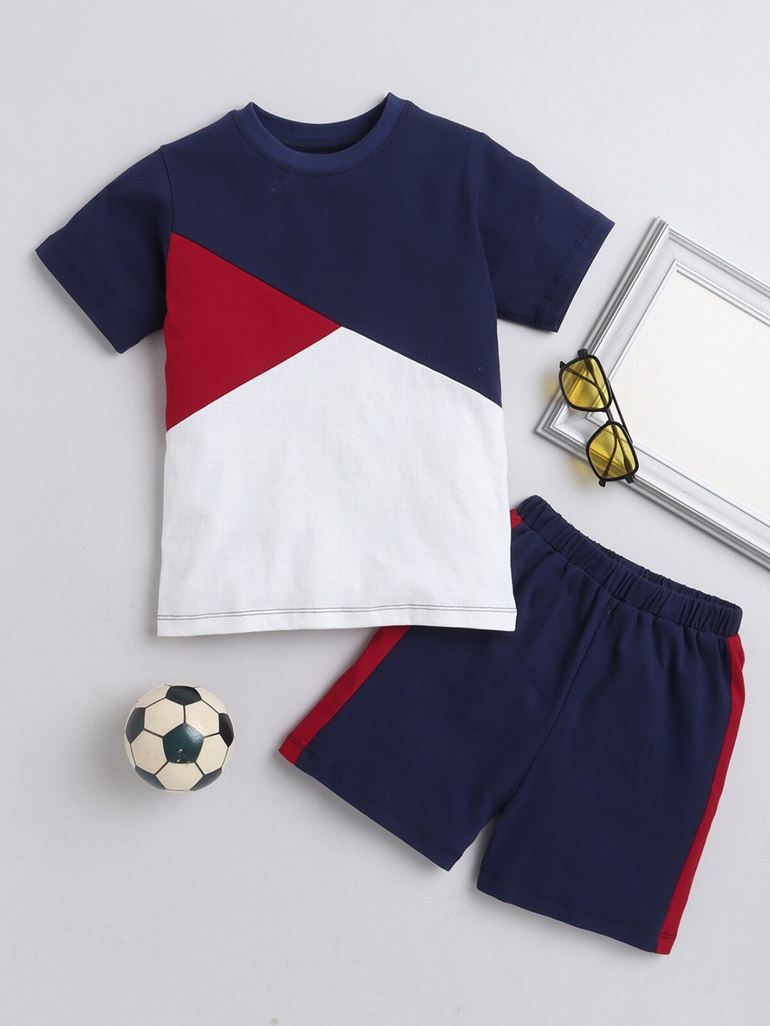 

Little Angels Boys Colourblocked Pure Cotton T-shirt With Shorts, Navy blue