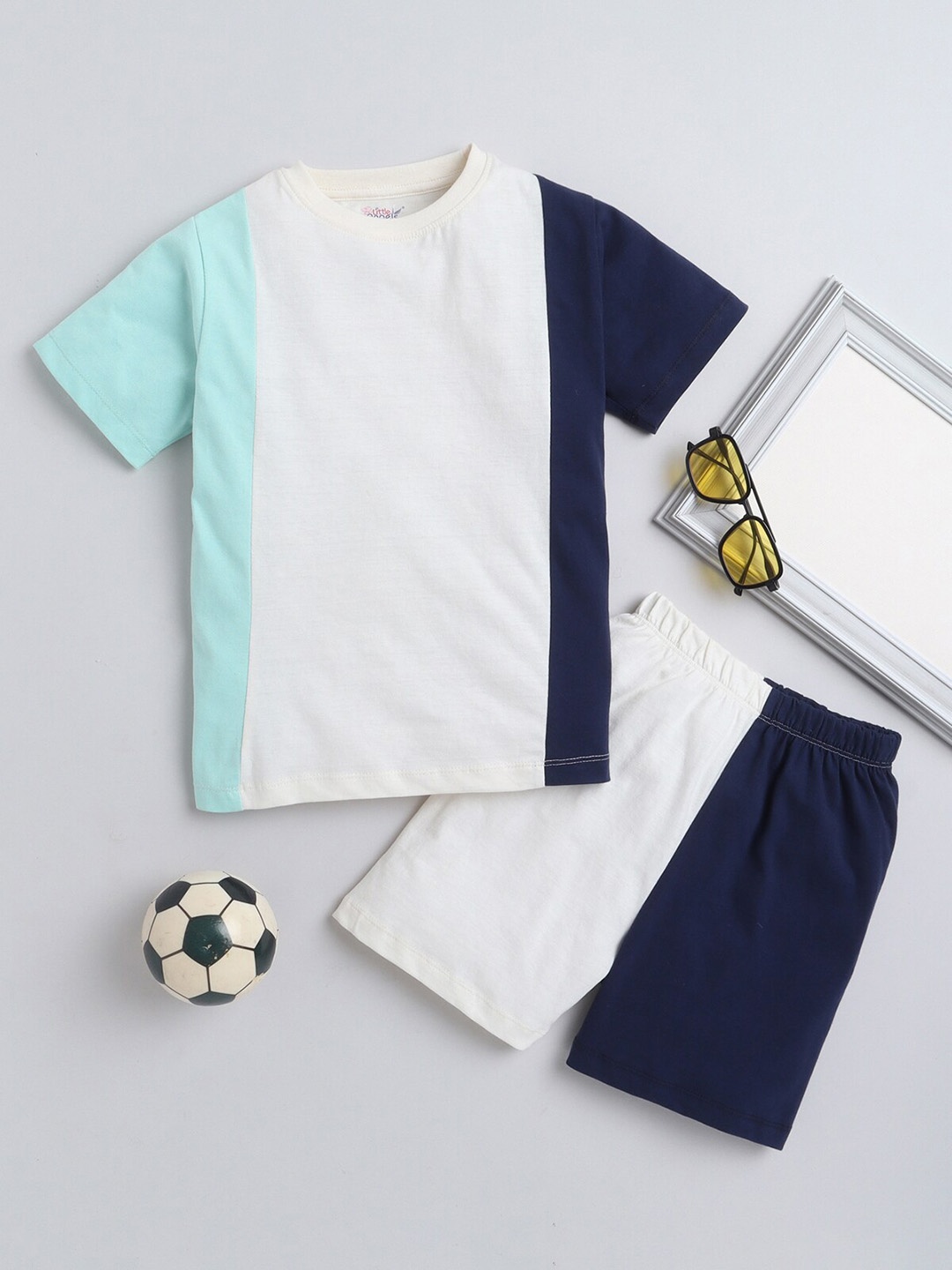 

Little Angels Boys Colourblocked Pure Cotton T-shirt With Shorts, White