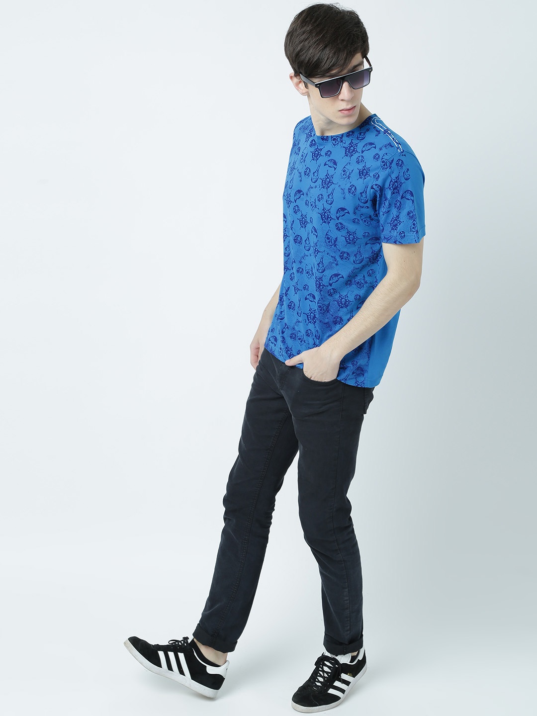 

Huetrap Men Blue Printed Round Neck T-shirt