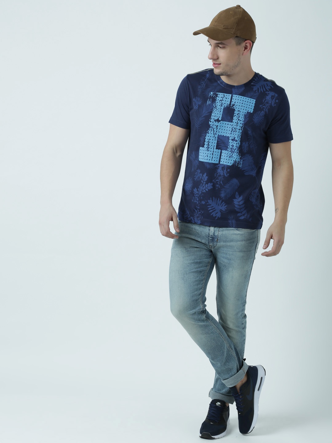 

Huetrap Men Navy Blue Printed Round Neck T-shirt