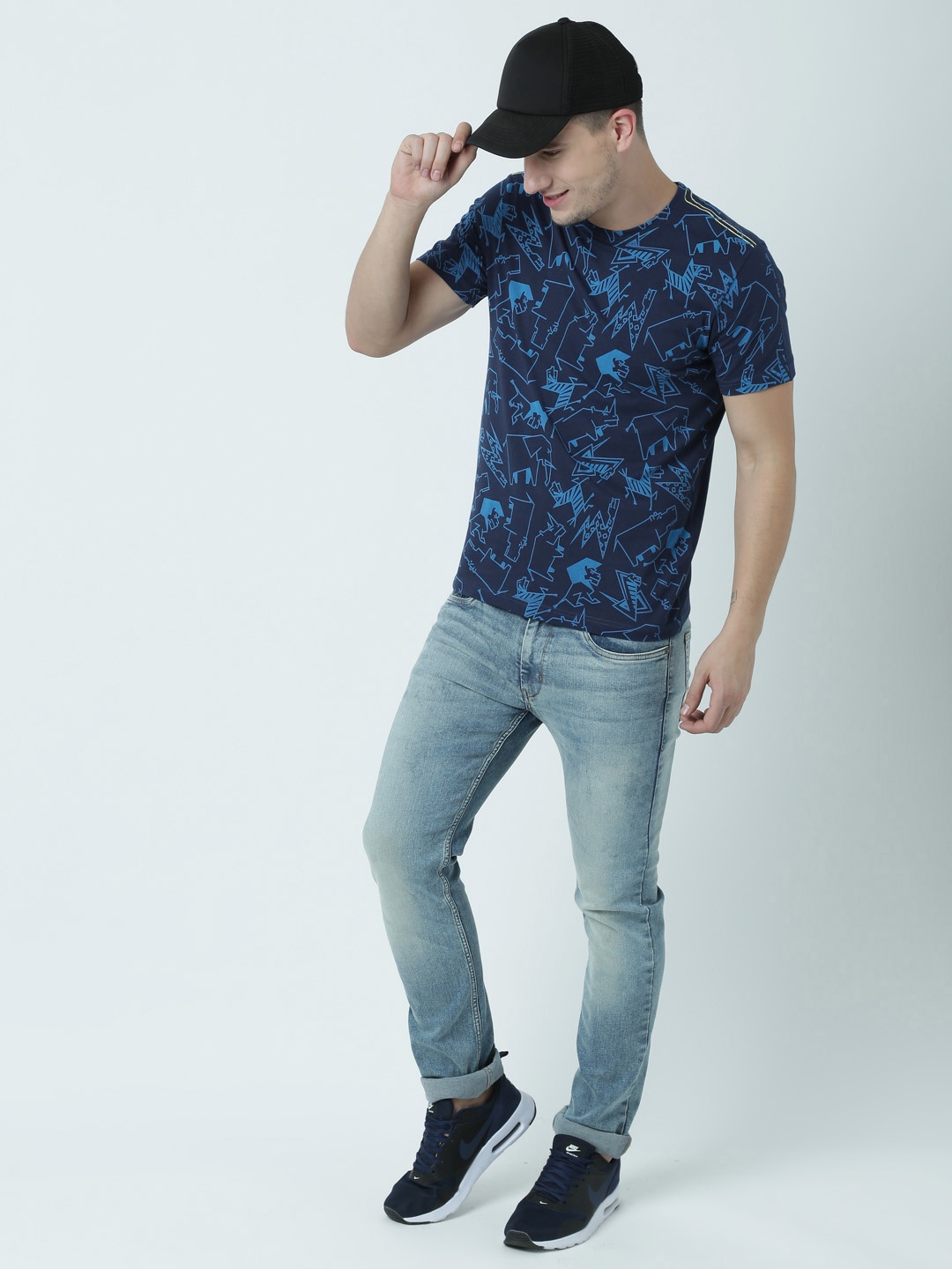 

Huetrap Men Navy Blue Printed Round Neck T-shirt