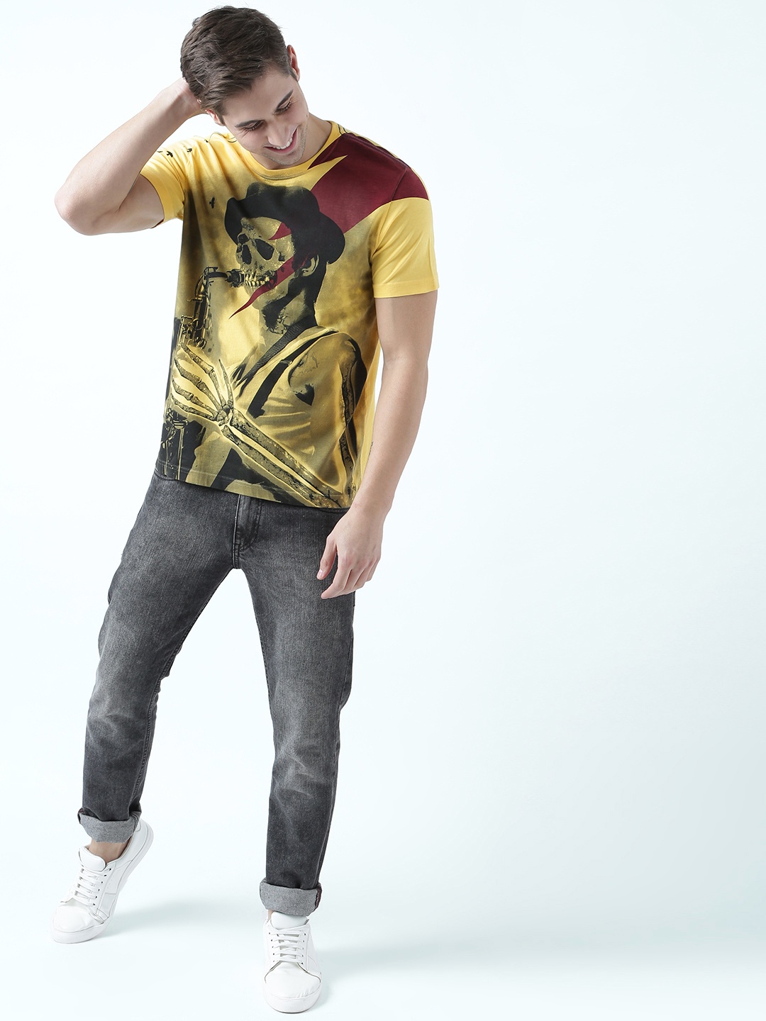 

Huetrap Men Yellow Printed Round Neck T-shirt