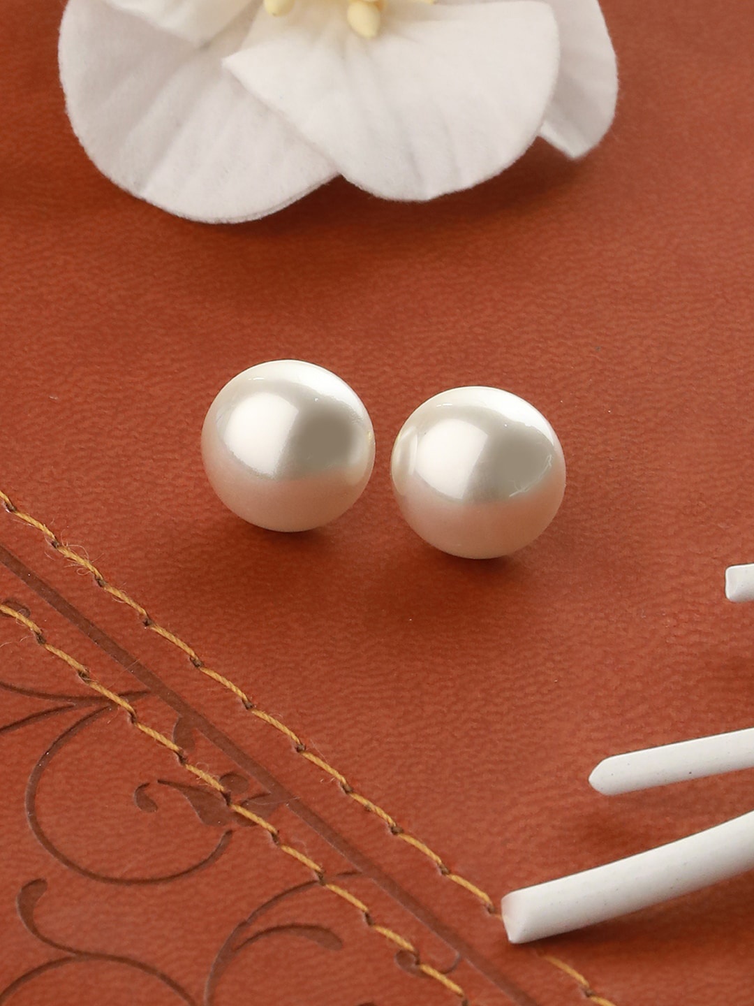 

PRITA BY PRIYAASI White Pearl Ball Stud Earrings