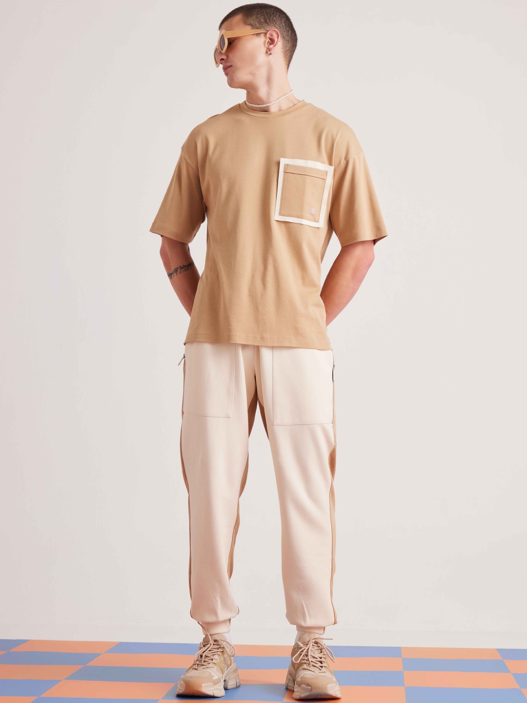 

Muvazo Men Relaxed Fit Joggers, Cream