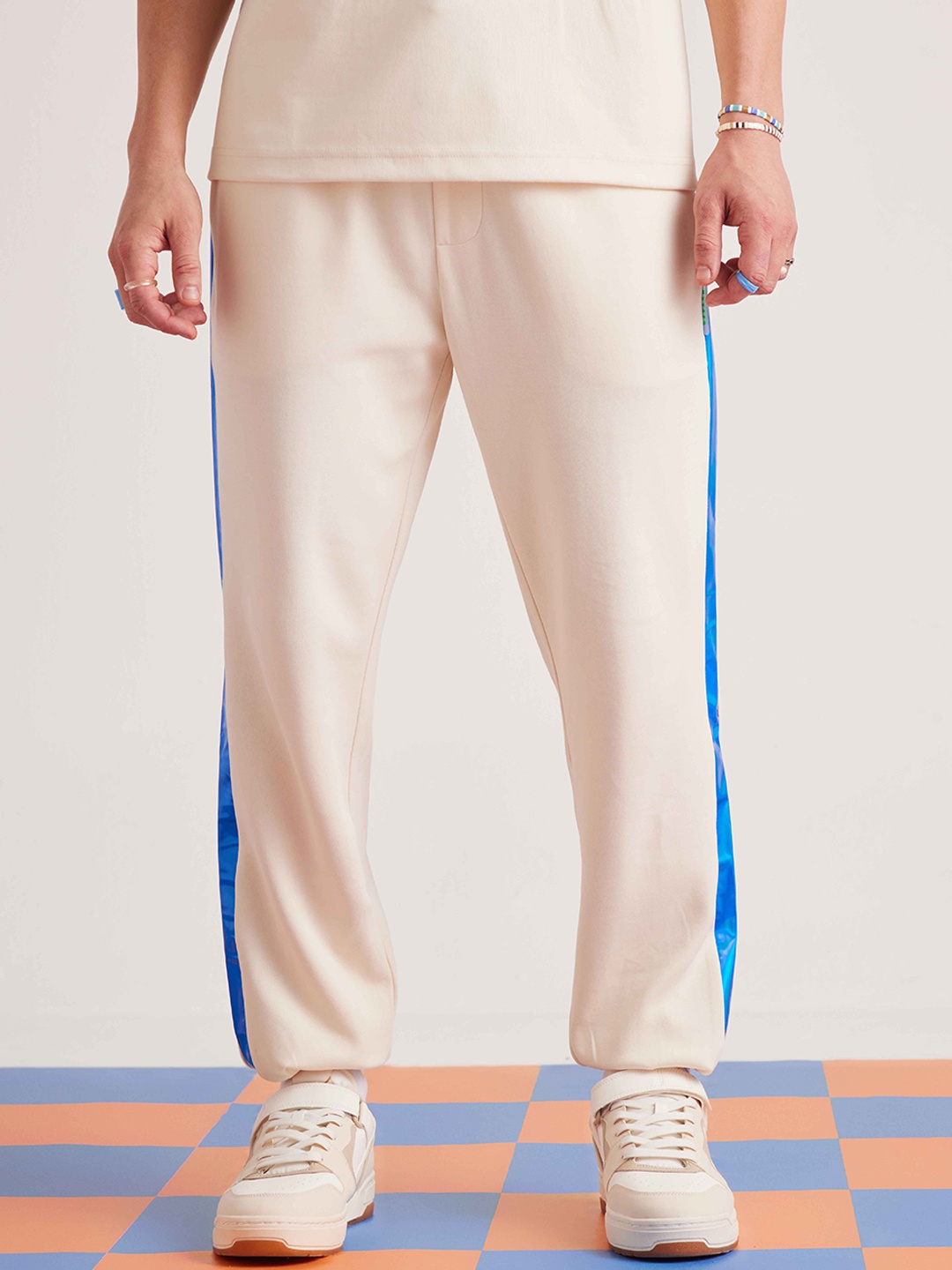 

Muvazo Colorblocked Mid-Rise Relaxed Fit Joggers, Off white