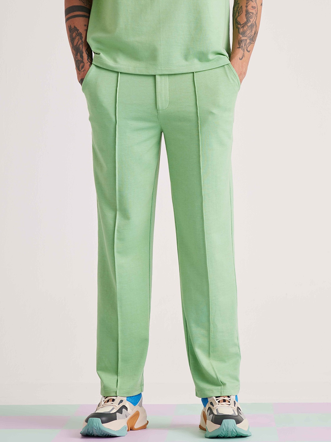 

Muvazo Men Prim-um Seam Relaxed Fit Track Pants, Green