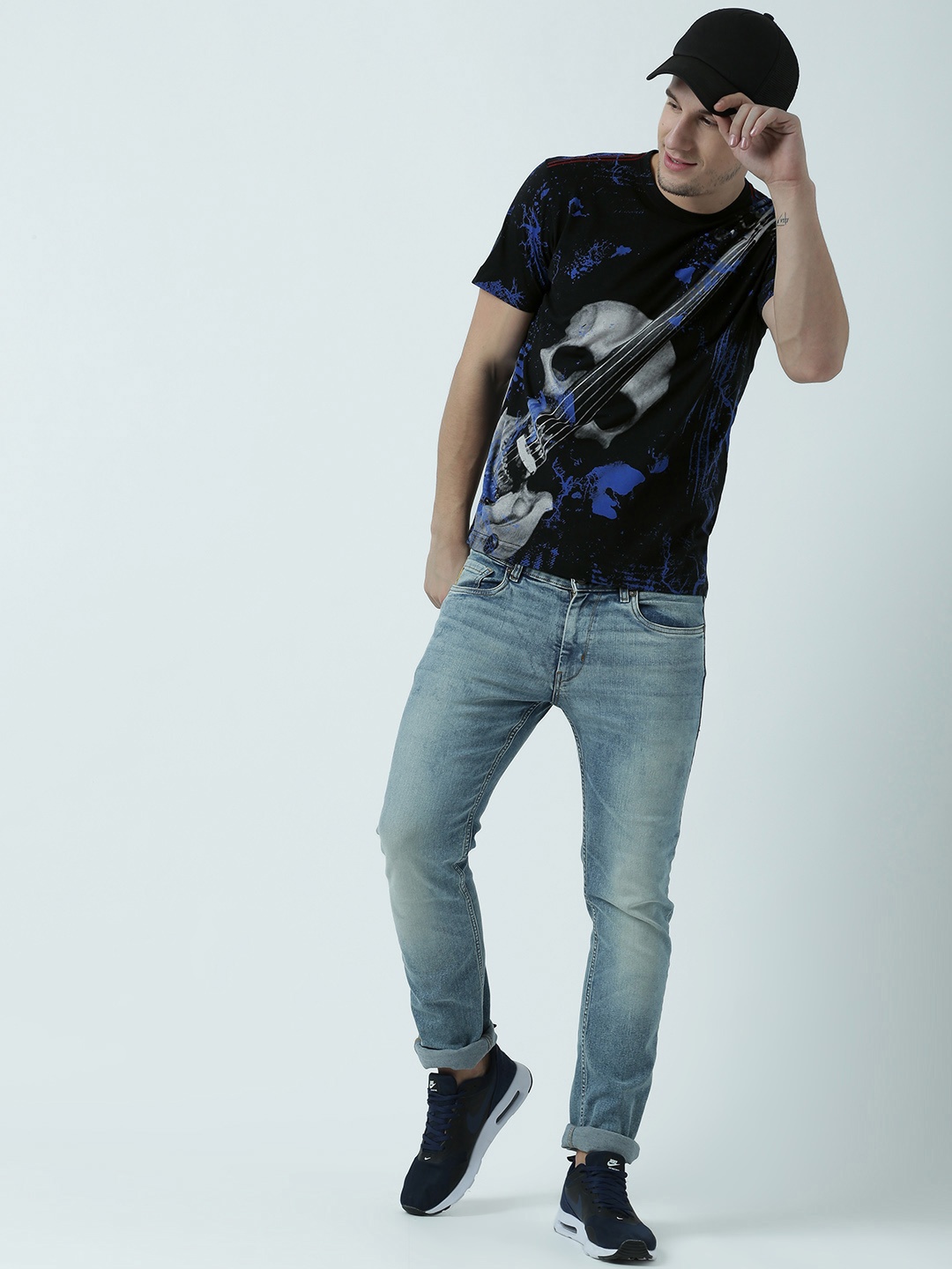 

Huetrap Men Black Printed Round Neck T-shirt