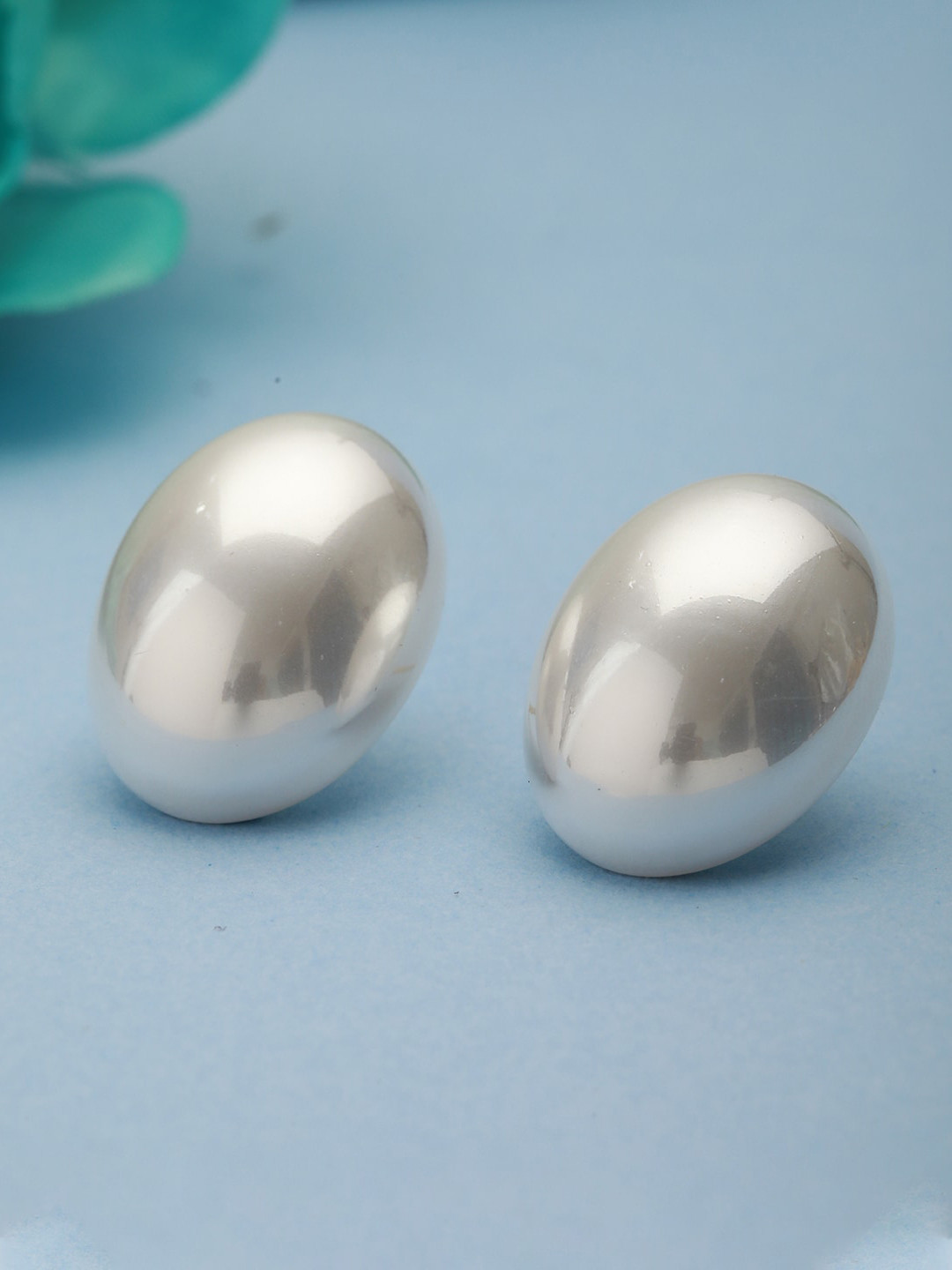 

PRITA BY PRIYAASI Oval Shaped Studs Earrings, White