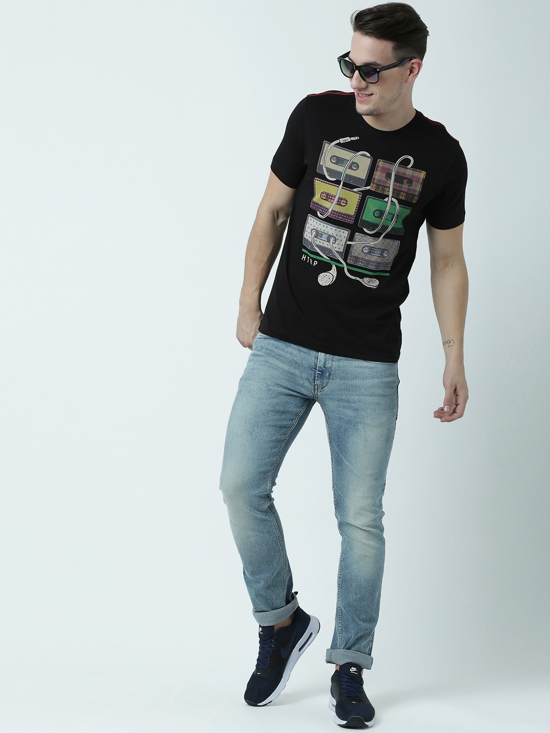 

Huetrap Men Black Printed Round Neck T-shirt